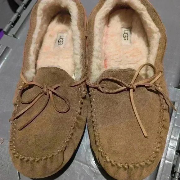 Ugg slippers - Picture 2 of 5